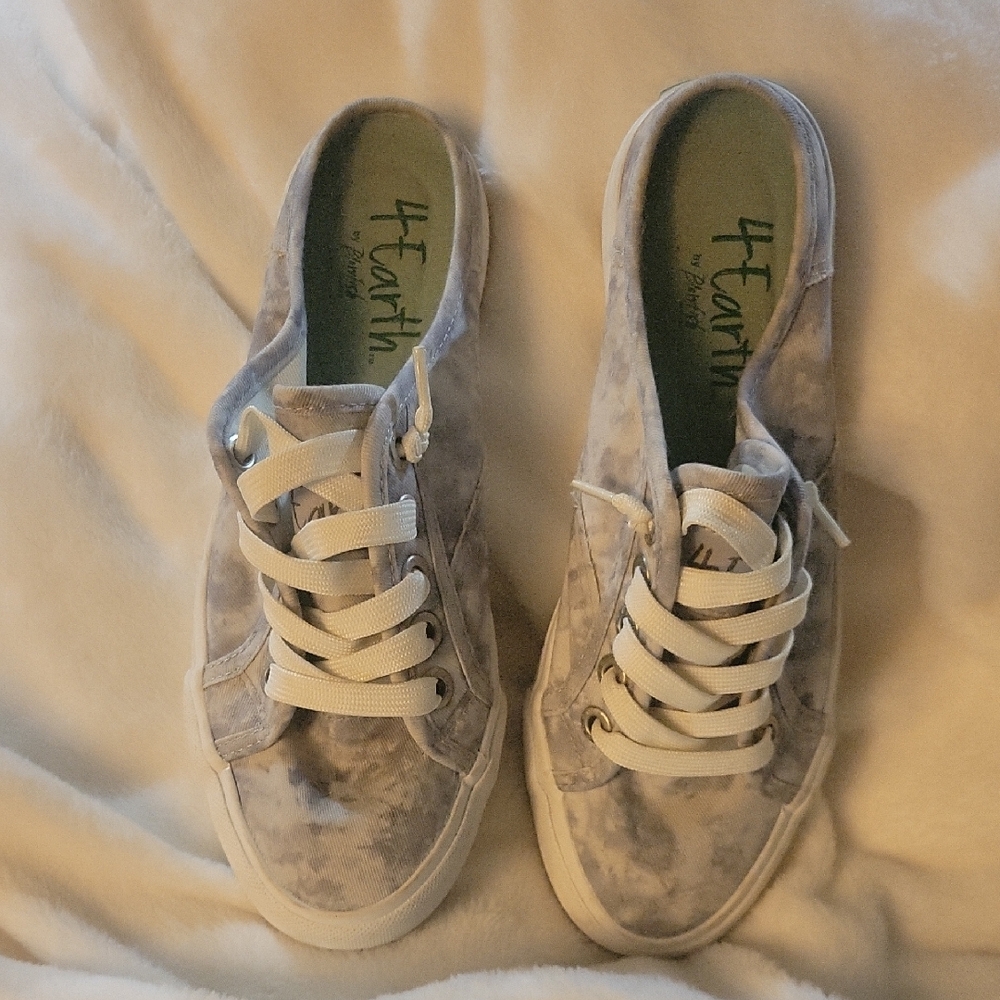 Stylish GRAY and White Tie-Dye Sneakers 4Earth By BLOWFISH